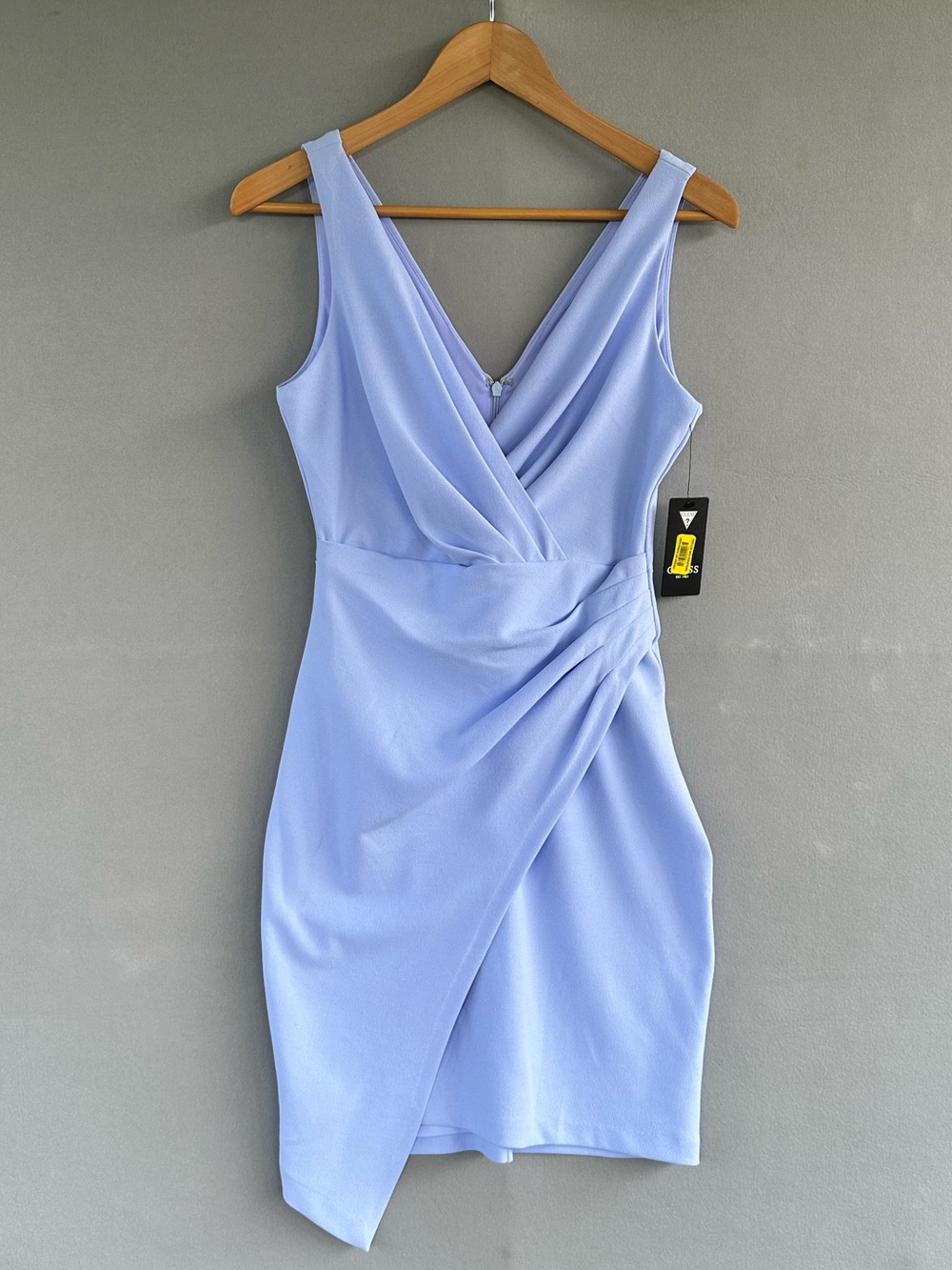 🎉5 for $45🎉 NWT Guess dress size 4 - Picture 3 of 10